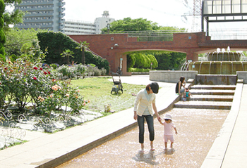 写真　フラワーガーデン　ジャブジャブ池