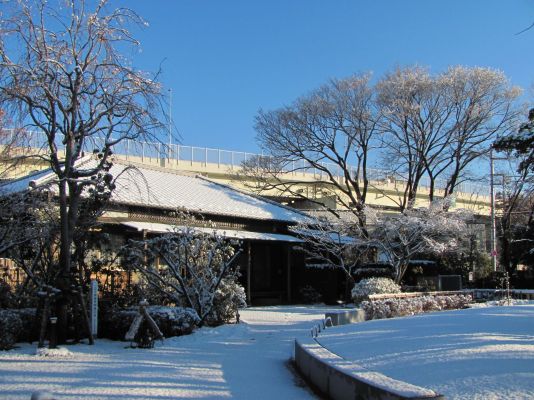 画像：抹香亭雪景色